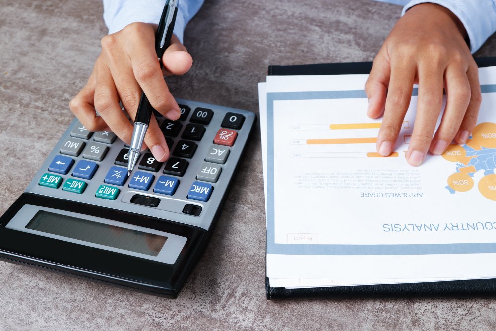 Payroll and Financial Reporting Services: Keeping Your Business Compliant