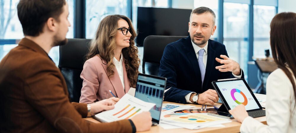 What Does a Business Finance Consultant Do and How to Choose the Right One?