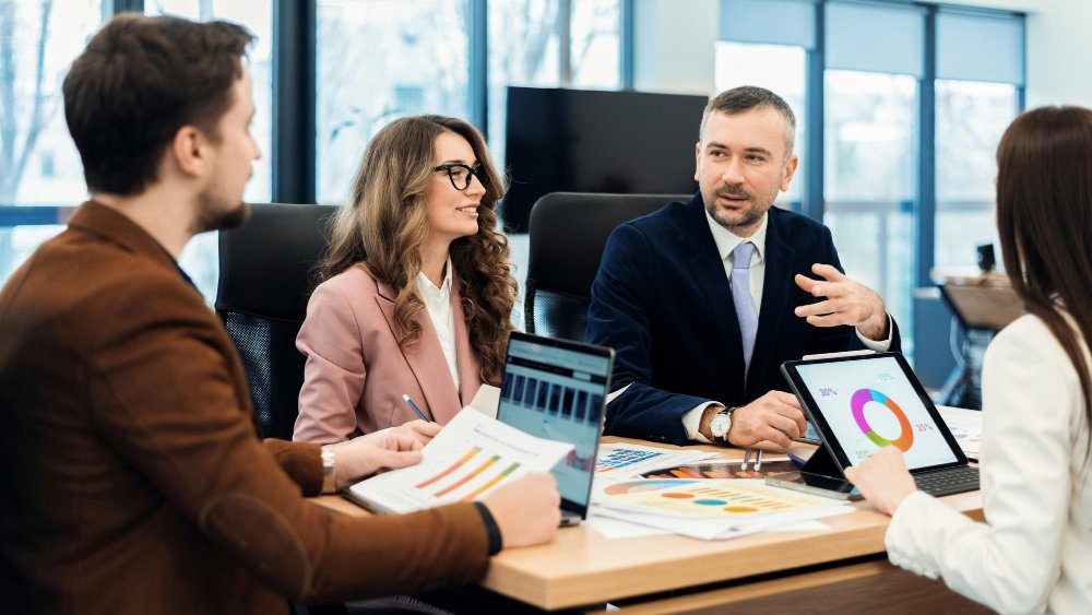 What Does a Business Finance Consultant Do and How to Choose the Right One?