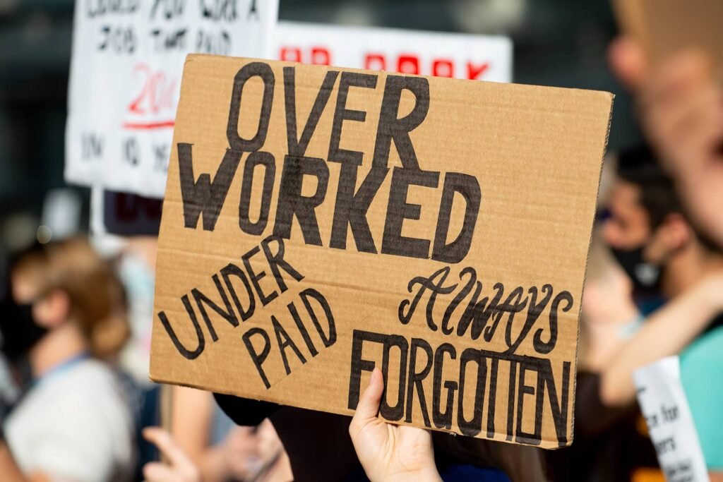 Self-organized Labor Movement